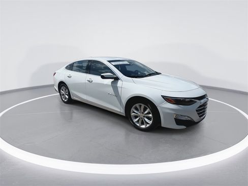 Used 2023 Chevrolet Malibu LT image 2