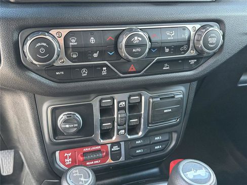 Used 2025 Jeep Wrangler Willys image 31