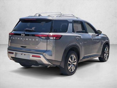 Used 2025 Nissan Pathfinder SL FWD image 5