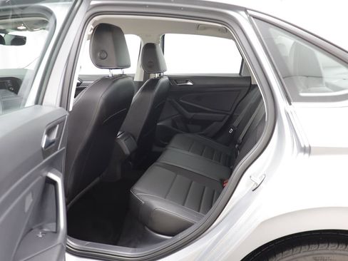 Certified 2022 Volkswagen Jetta SE image 13