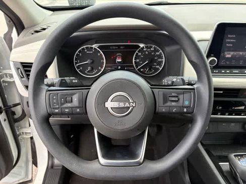 Used 2023 Nissan Rogue SV FWD image 14