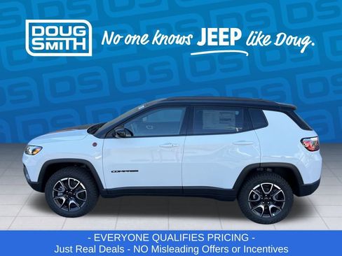 New 2026 Jeep Compass Trailhawk image 3