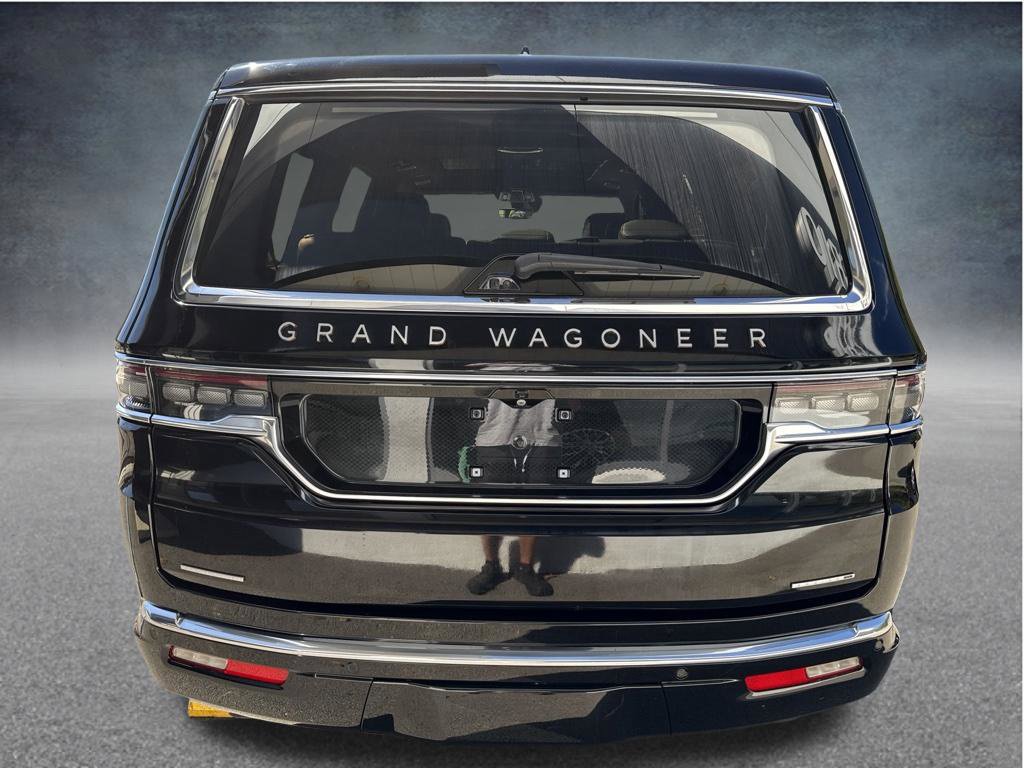Used 2022 Jeep Grand Wagoneer Series III AWD/4WD image 4