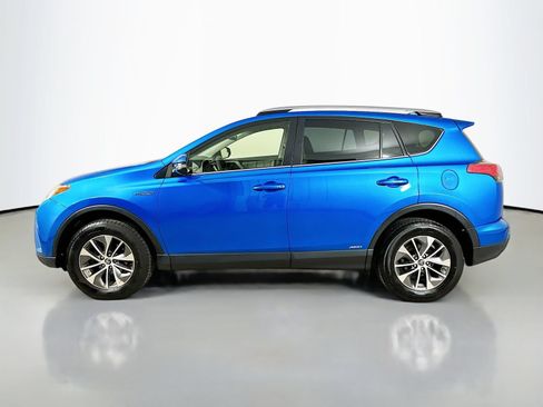 Used 2018 Toyota RAV4 LE AWD/4WD image 8