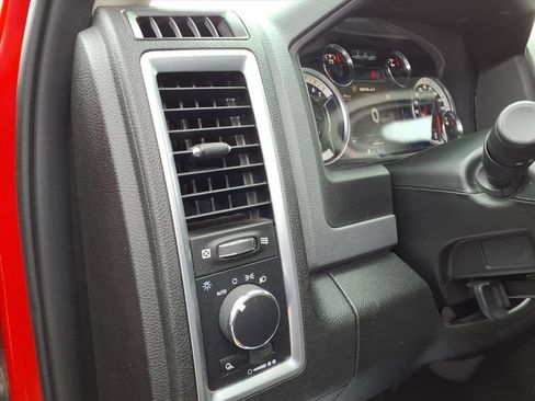 Used 2019 RAM 1500 Classic SLT w/ Luxury Group image 15