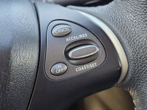 Used 2016 Nissan Pathfinder SV AWD/4WD image 12