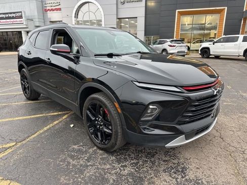 Used 2023 Chevrolet Blazer LT image 2