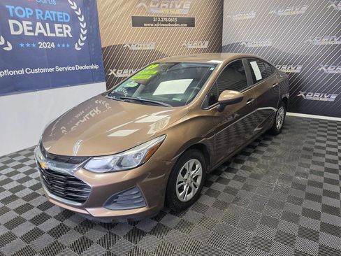 Used 2019 Chevrolet Cruze LS FWD image 1
