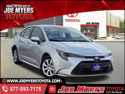 Used 2025 Toyota Corolla LE FWD image 1