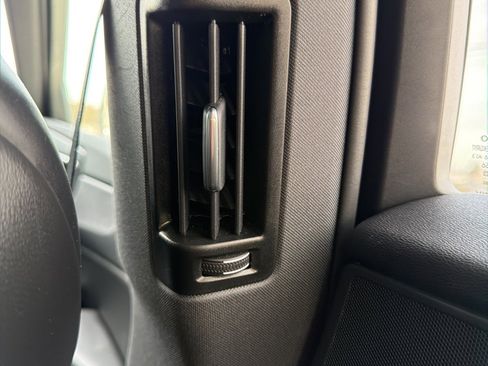 Used 2024 Volvo XC60 B5 Ultimate w/ Protection Package Premier image 32