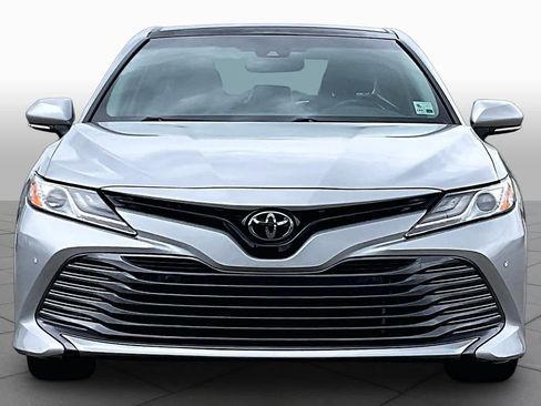 Used 2018 Toyota Camry XLE FWD image 4
