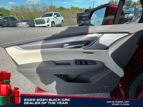 Used 2025 Cadillac XT5 Premium Luxury image 23