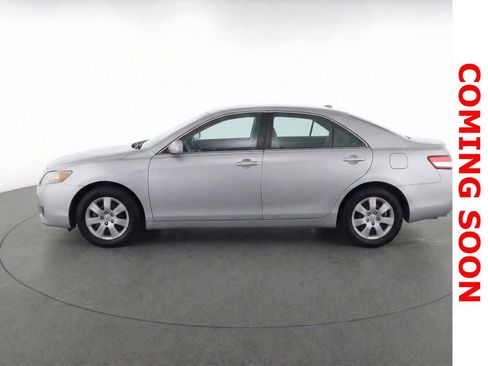 Used 2010 Toyota Camry LE image 8