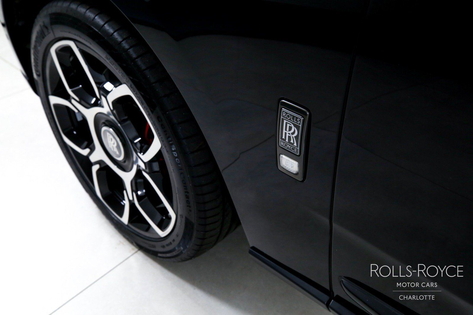 Used 2021 Rolls-Royce Cullinan Black Badge AWD/4WD image 46