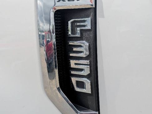 Used 2019 Ford F350 XLT w/ Camper Package AWD/4WD image 10