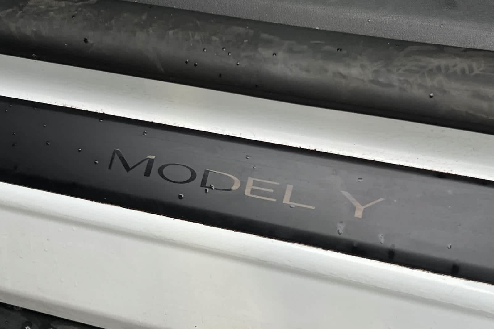 Used 2022 Tesla Model Y Long Range AWD/4WD image 24