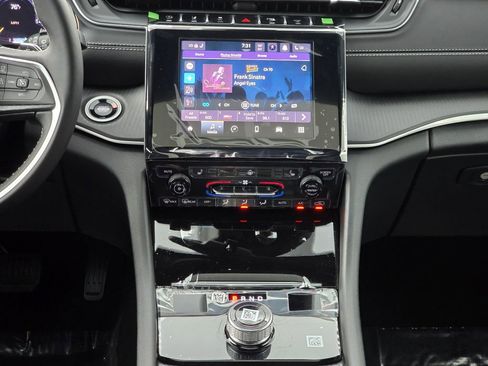 New 2025 Jeep Grand Cherokee L Altitude image 31