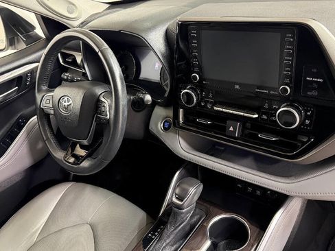 Used 2021 Toyota Highlander Limited image 31