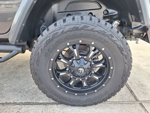 Used 2018 Jeep Wrangler Unlimited Rubicon image 25