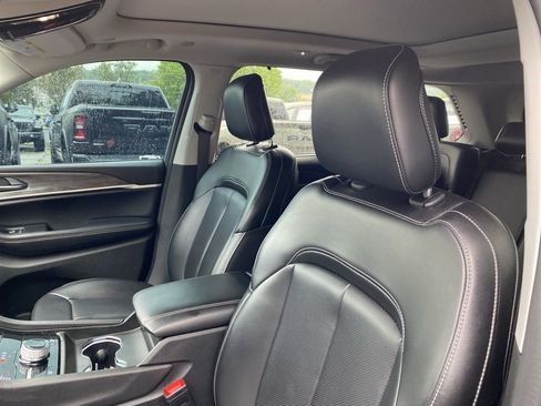 Used 2023 Jeep Grand Cherokee 30th Anniversary AWD/4WD image 11