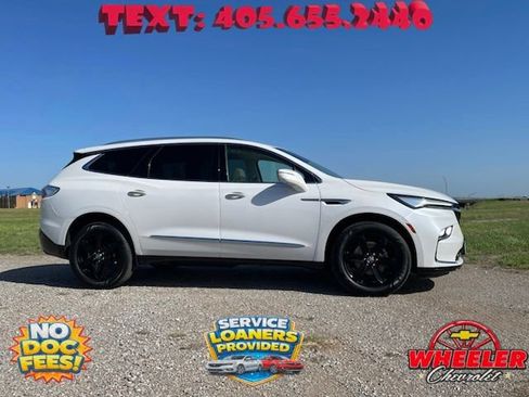 Used 2023 Buick Enclave Essence w/ Experience Buick Package FWD image 2