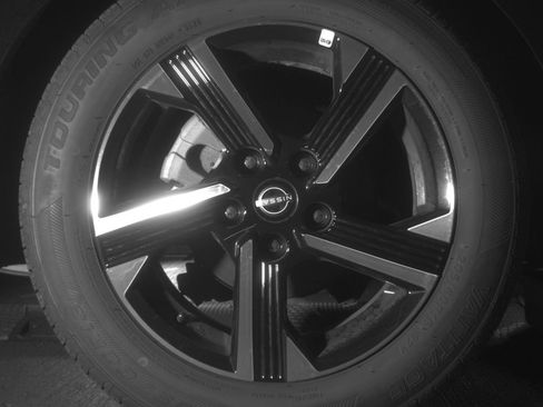Used 2025 Nissan Sentra SV FWD image 15