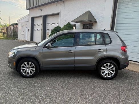 Used 2009 Volkswagen Tiguan S FWD image 4