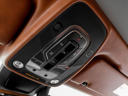 Used 2022 Lamborghini Urus image 21