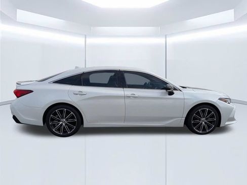 Used 2020 Toyota Avalon Touring FWD image 3