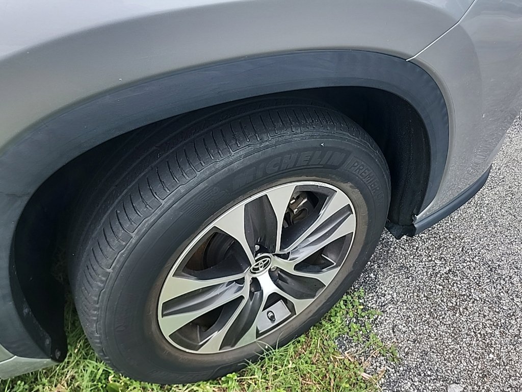 Used 2022 Toyota Highlander XLE FWD image 7