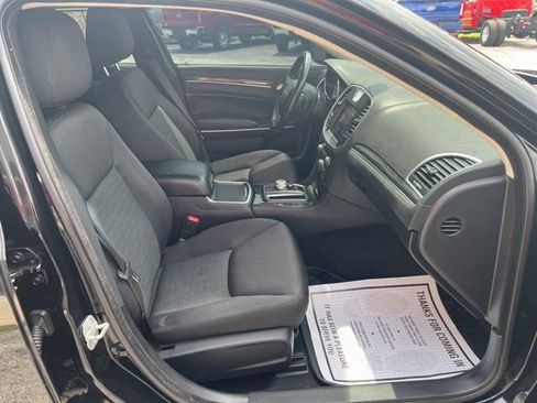 Used 2022 Chrysler 300 Touring w/ Sport Appearance Package RWD image 11