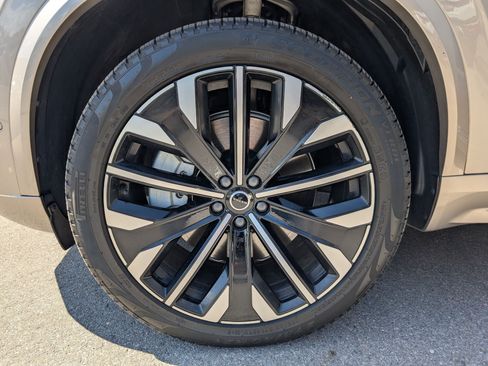 Used 2025 Volvo XC90 T8 Plus AWD/4WD image 11