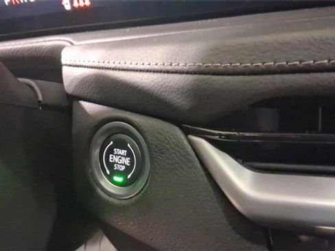 Used 2025 Cadillac XT4 Premium Luxury image 31