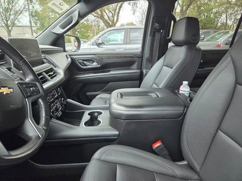 Used 2022 Chevrolet Suburban LT image 6