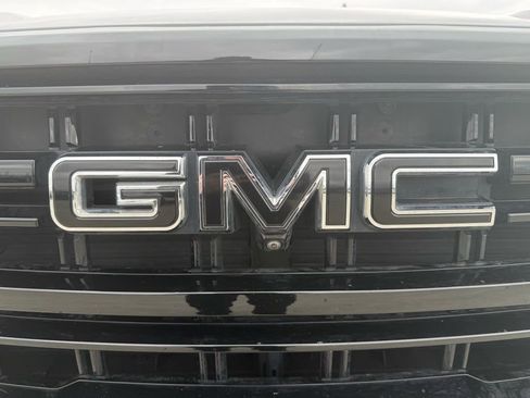 Used 2022 GMC Yukon XL SLT w/ SLT Luxury Package image 19