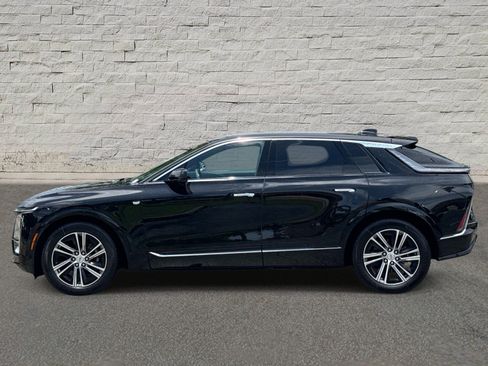 Used 2026 Cadillac Lyriq Luxury AWD/4WD image 2
