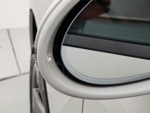 Used 2025 Porsche Macan image 17