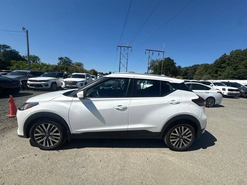 Used 2024 Nissan Kicks SV FWD image 9