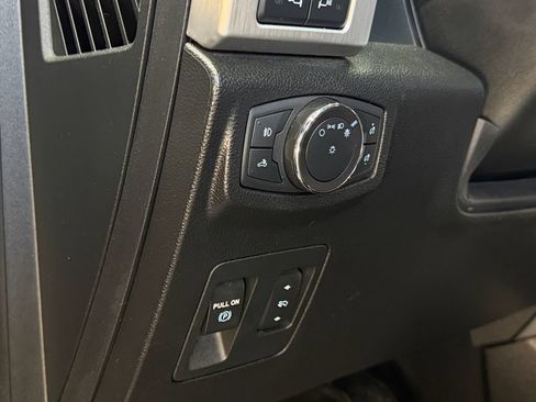 Used 2019 Ford F150 Platinum w/ Equipment Group 701A Luxury AWD/4WD image 18