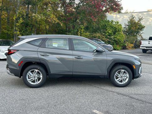 New 2026 Hyundai Tucson SE image 2