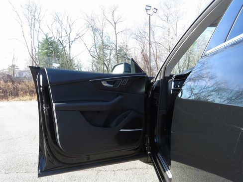 Used 2022 Audi Q8 Prestige image 9