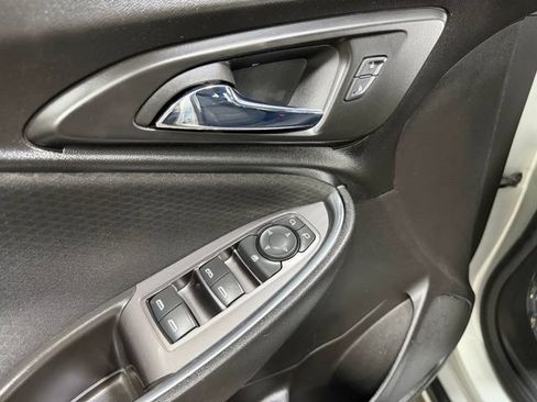 Used 2016 Chevrolet Malibu LT FWD image 17