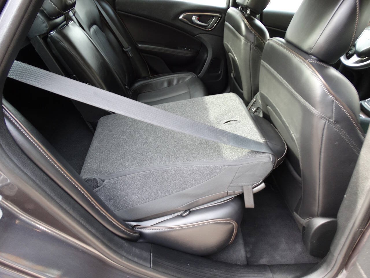 Used 2015 Chrysler 200 C w/ Safetytec Group FWD image 38