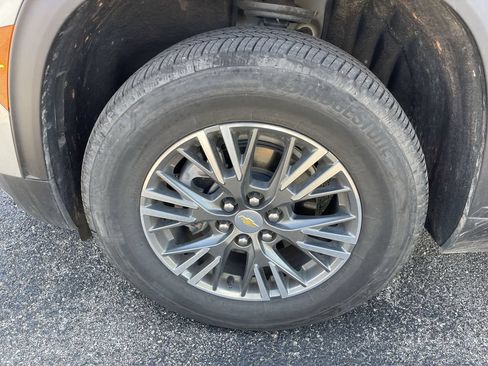 Used 2025 Chevrolet Traverse LT FWD image 10