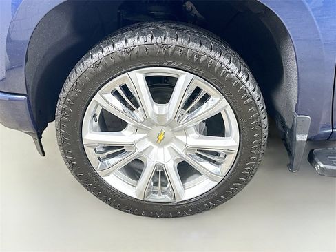 Used 2022 Chevrolet Silverado 1500 High Country w/ High Country Premium Package image 8