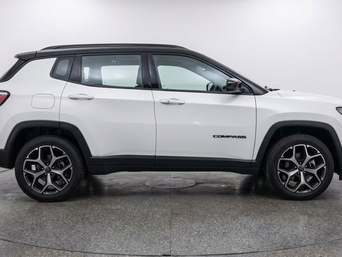 Used 2025 Jeep Compass Limited image 11
