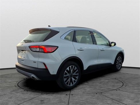 Used 2020 Ford Escape Titanium image 4