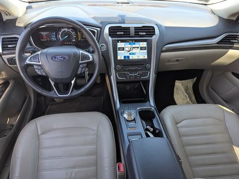 Used 2017 Ford Fusion SE w/ Fusion SE Technology Package FWD image 29