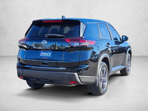 Used 2025 Nissan Rogue SV image 4