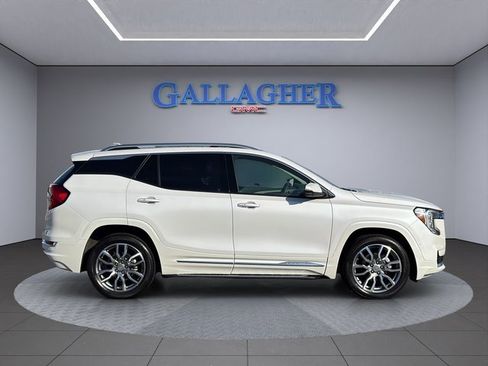Used 2024 GMC Terrain Denali w/ Denali Premium Package image 3